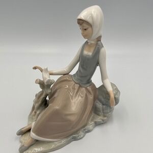 Lladro Porcelain Figurine Shepherdess Girl with Dove Spain Retired VTG Mint